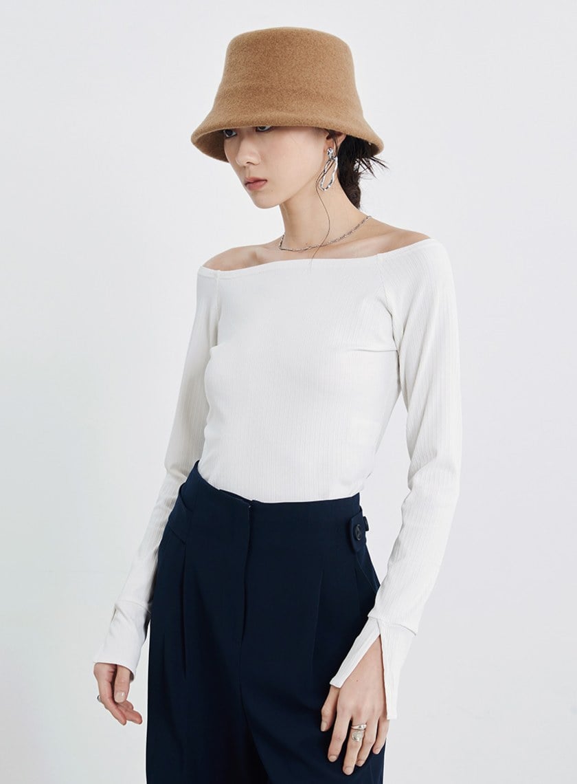 方領坑條合身針織上衣